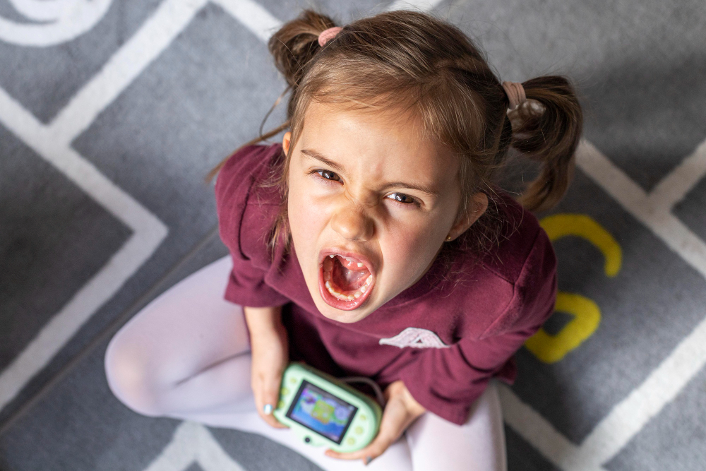Apa-Itu-Tantrum-Pada-Anak-Ciri-Ciri-Dan-Cara-Menghadapinya-1 Apa Itu Tantrum Pada Anak? Ciri Ciri Dan Cara Menghadapinya